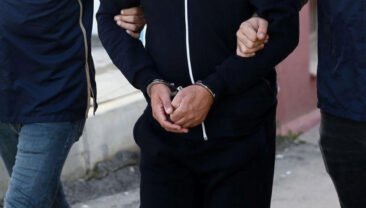 'Sıra bende' demişti: Evinden &ccedil;eşit &ccedil;eşit silah &ccedil;ıktı