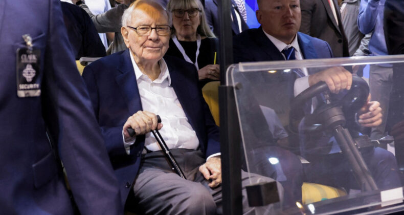 143 milyar dolarlık serveti olan Warren Buffett&rsquo;tan ezber bozan s&ouml;zler