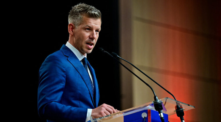 16 yıllık iktidarı deviren yeni liderden dikkat &ccedil;eken a&ccedil;ıklamalar