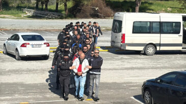 19 Kişi &Ouml;lm&uuml;şt&uuml;: 12 Tutuklama
