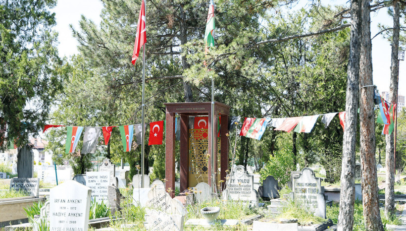 Mehmet Emin Resulzade mezarı