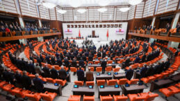23 Nisan oturumunda Meclis&rsquo;te sıralar boş kaldı, MHP ile DEM selamlaşmadı