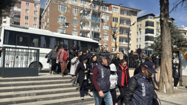 2.4 milyarlık hareketlilik vardı: 64 kişi yakalandı