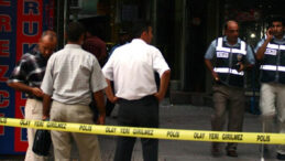 3 &ccedil;ocuk annesi Elif, eşi tarafından &ouml;ld&uuml;r&uuml;ld&uuml;