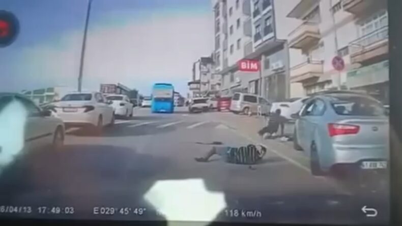 3 Kişiyi Yaralayan S&uuml;r&uuml;c&uuml;den 'Pes' Dedirten Savunma: 'Uyuyakaldım'