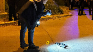 3 Sokak Boyunca &Ccedil;atışma! Okul &Ouml;n&uuml;nde Vurularak Etkisiz Hale Getirildi