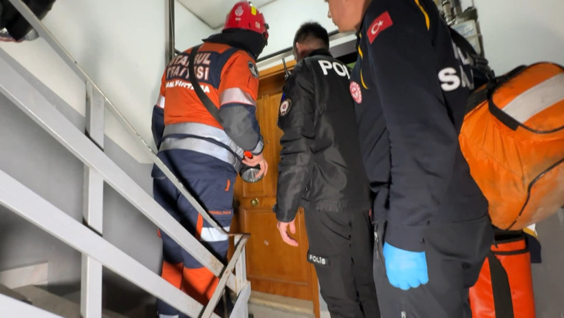 Ekipler kapıyı kırdı