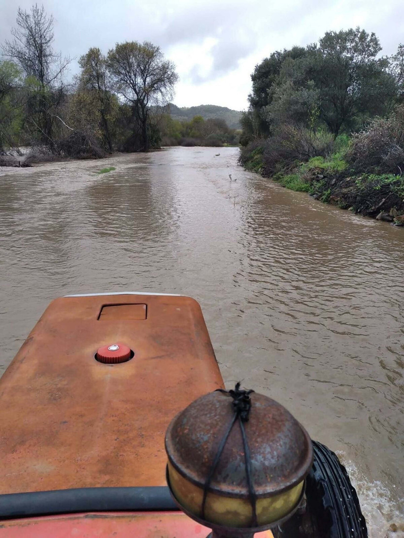 Yağmur nedeniyle kapanan yol