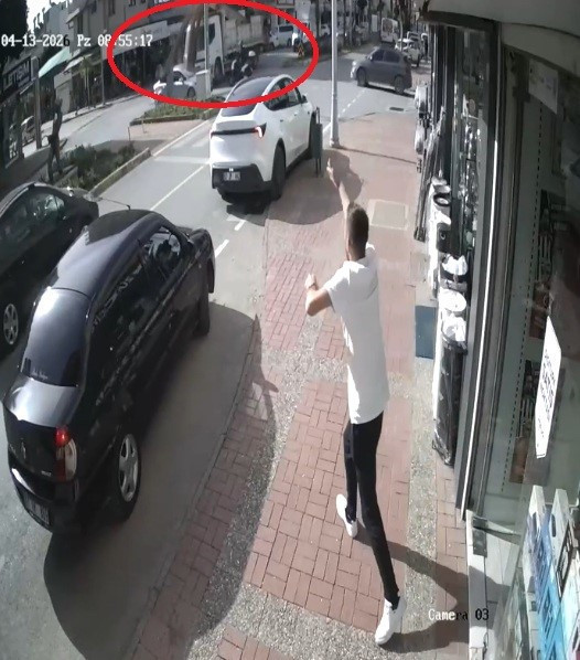 Olay yerindeki kalabalık