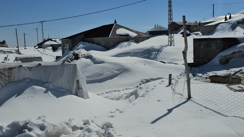 Kışkılı Mahallesi'nde kar kalınlığı