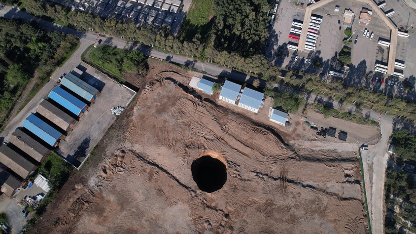 Hatay'da şantiyede obruk oluştu