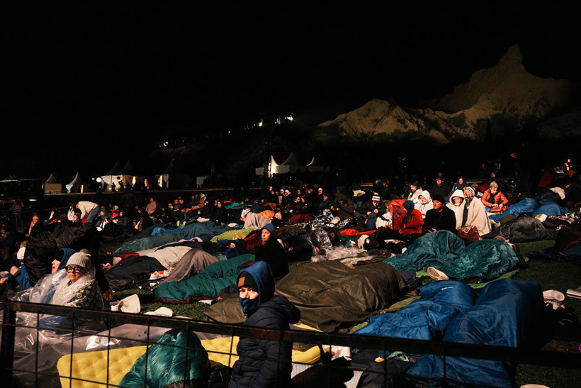 Şafak Ayini Beklentisi