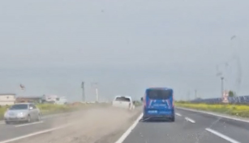 Jandarma aracı takip ediyor