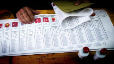 6 beldede se&ccedil;im var: Partilerin pusuladaki yeri belli oldu
