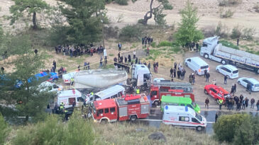 7 kişinin &ouml;ld&uuml;ğ&uuml; trafik kazasında beton mikserinin s&uuml;r&uuml;c&uuml;s&uuml; tutuklandı