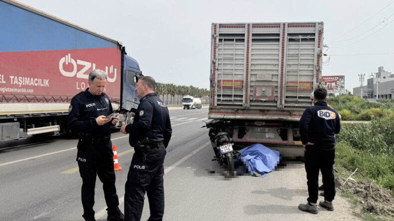 80 Yaşındaki Motosikletli Kamyona &Ccedil;arpıp Hayatını Kaybetti