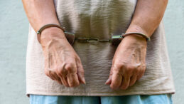 90 yaşındaki kadına kara para aklamaktan hapis cezası