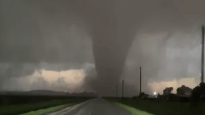 ABD'yi Hortum Vurdu: &Ccedil;ok Sayıda Yaralı Var