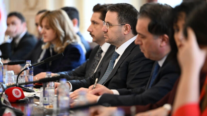 Adalet Bakanı G&uuml;rlek, Hollanda Adalet ve G&uuml;venlik Bakanı Van Weel ile g&ouml;r&uuml;şt&uuml;