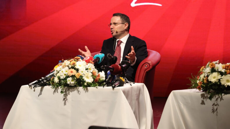 Adalet Bakanı G&uuml;rlek: Sosyal Medyaya Kimlikle Girilecek