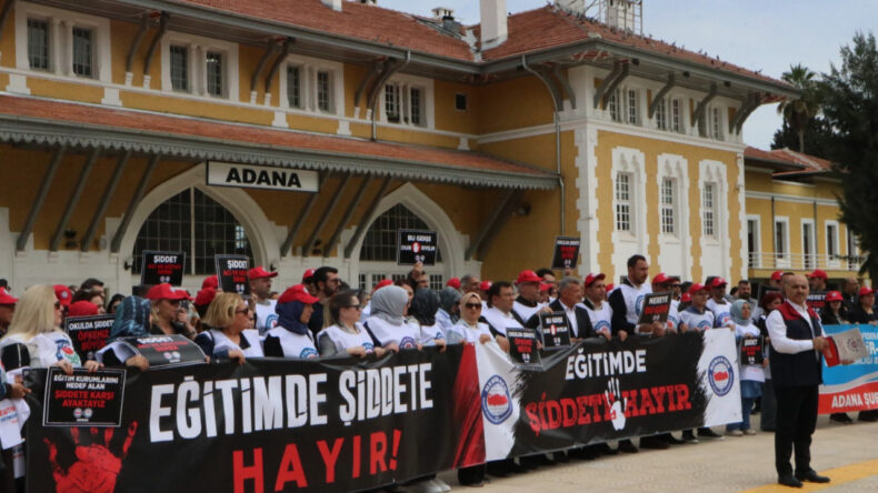 Adana&rsquo;da &ouml;ğretmenlerden eğitimde şiddete tepki: İş bıraktılar