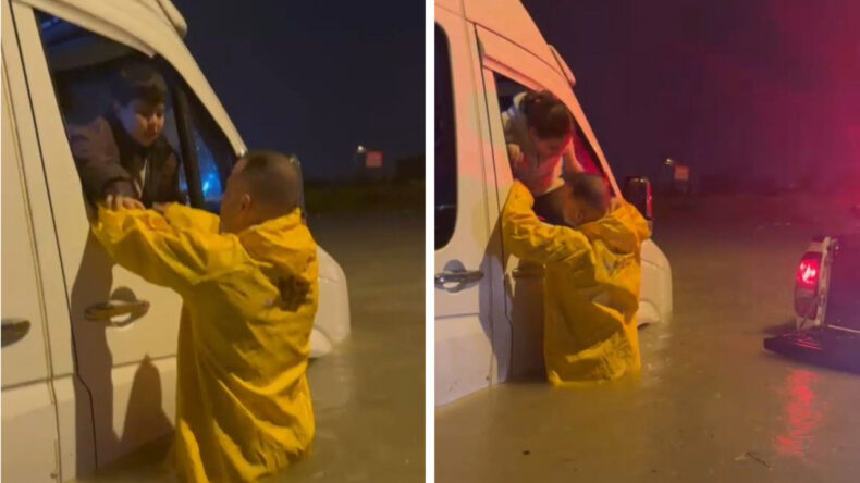 Adana&rsquo;da sağanak kabusu! Minib&uuml;ste mahsur kalan &ccedil;ocuklar kurtarıldı