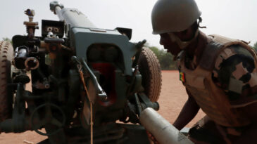 Afrika &uuml;lkesinde tansiyon fırladı, askeri &uuml;ste patlama sesleri duyuldu