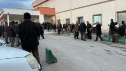 Ailelerin kavgasında kan g&ouml;vdeyi g&ouml;t&uuml;rd&uuml;: 2 &ouml;l&uuml;, 6 yaralı