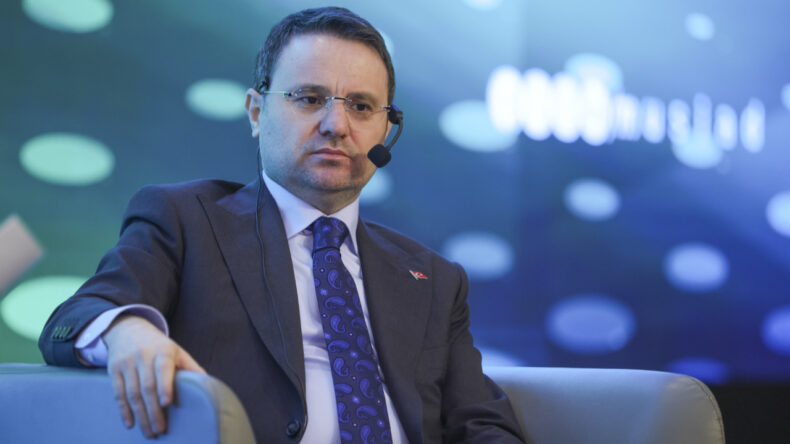 Akın G&uuml;rlek &ouml;nceliğini a&ccedil;ıkladı