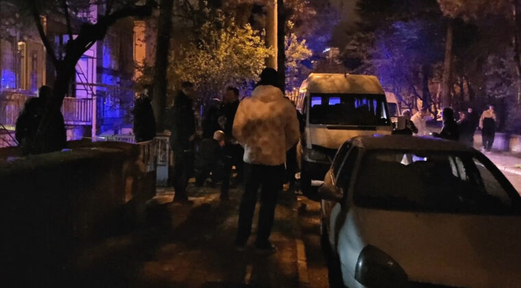 Akrabasını Yaralayıp İntihar Etti