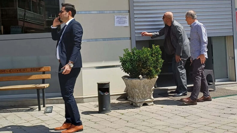 Alacak-verecek tartışmasında tabancayla vurularak yaralandı