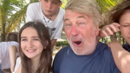 Alec Baldwin, kızının şakasına afalladı: Sen 40 yaşındayken annem…