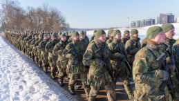 Almanya'da Askerlik &Ccedil;ağındaki Erkekler &Uuml;lke Dışına &Ccedil;ıkmadan &Ouml;nce İzin Almak Zorunda