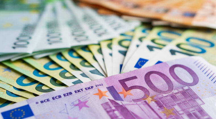 Almanya&rsquo;da &ccedil;alışanlara bonus, akaryakıta ge&ccedil;ici indirim