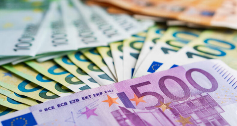 Almanya&rsquo;da &ccedil;alışanlara bonus, akaryakıta ge&ccedil;ici indirim