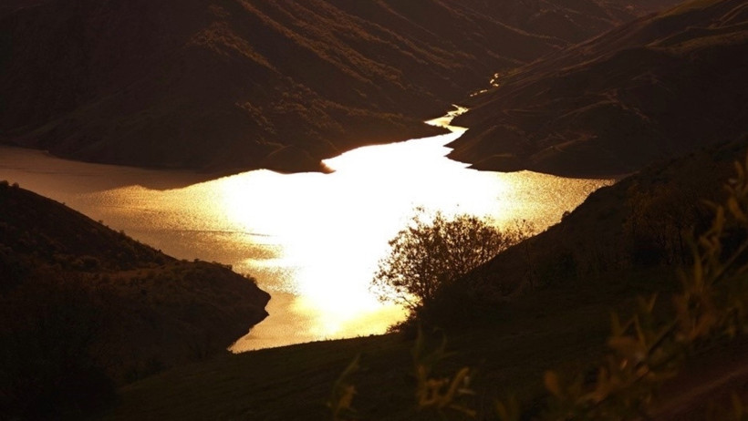 Keban Baraj Gölü Bahar Manzarası