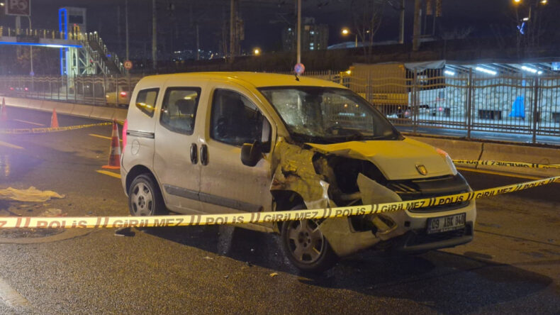 Ankara&rsquo;da motosiklet kazası: Şerit değiştiren ara&ccedil; &ccedil;arptı, s&uuml;r&uuml;c&uuml; ağır yaralandı