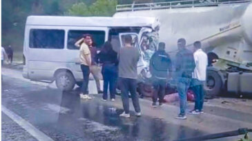 Antalya-Isparta Yolunda Kaza: 7 &Ouml;l&uuml;