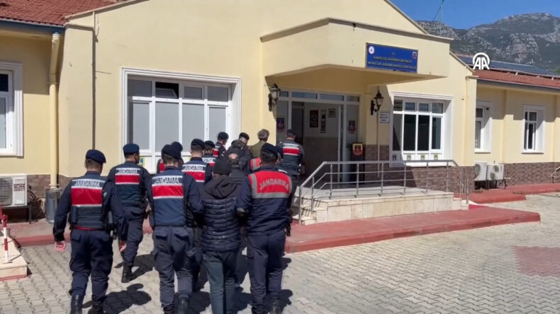 Antalya&rsquo;da zehir tacirlerine darbe: 425 bin sentetik hap ele ge&ccedil;irildi