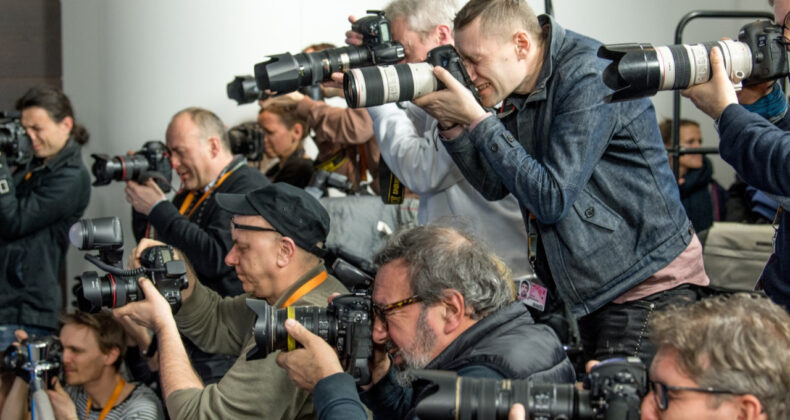 AP Y&uuml;zlerce Gazeteciye Ayrılık Teklif Etti