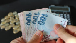 Asgari &uuml;cret &uuml;&ccedil; ayda 2 bin 819 lira eridi