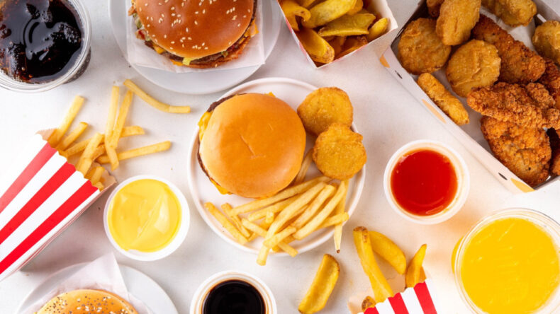 Aşırı işlenmiş gıdalarda b&uuml;y&uuml;k tehlike: Kaslar 'mermerleşiyor'