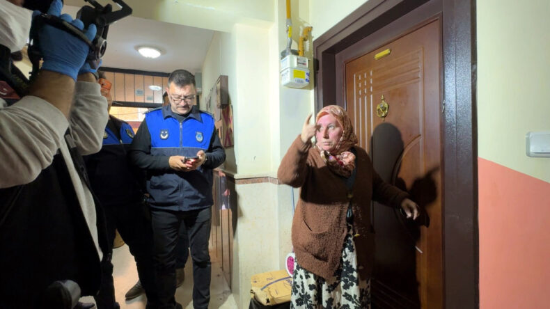 Avcılar&rsquo;da &ccedil;&ouml;p ev krizi: Tahliye yeniden başladı, tartışma &ccedil;ıktı