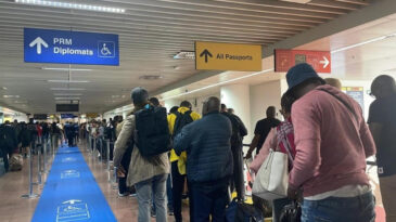 Avrupa'ya gideceklere k&ouml;t&uuml; haber: Pasaport sıraları uzadı