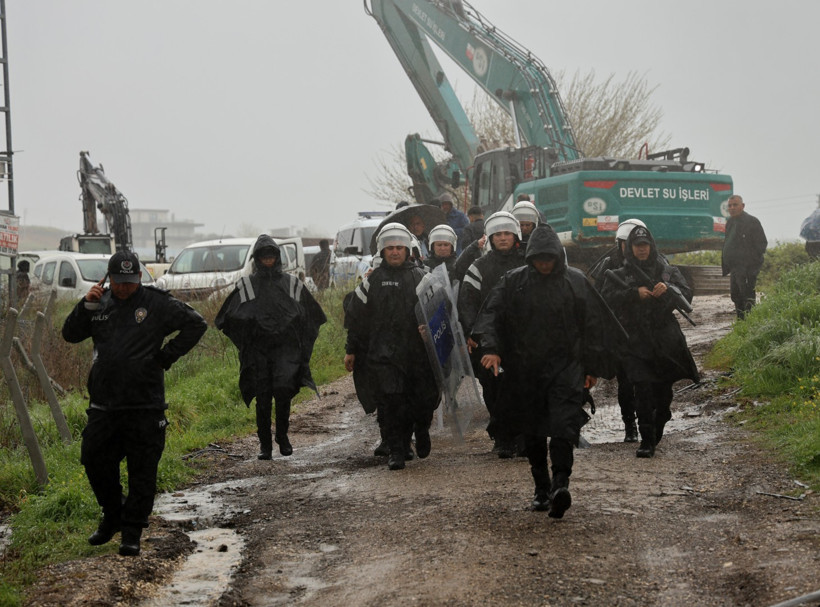 Yıkım sırasında bir evin görüntüsü