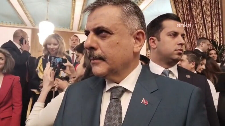 Bakan &Ccedil;ift&ccedil;i'den CHP heyeti ile yaptığı g&ouml;r&uuml;şme hakkında 'o bana kalsın' yanıtı