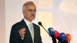Bakan Uraloğlu: T&uuml;rkiye'de jet yakıtı problemi yok