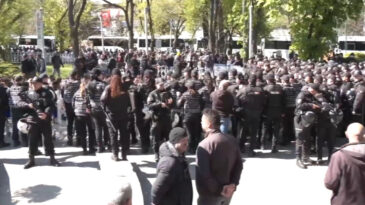 Bakanlığa y&uuml;r&uuml;yeceklerdi: Madenciler polis ablukasına uyandı