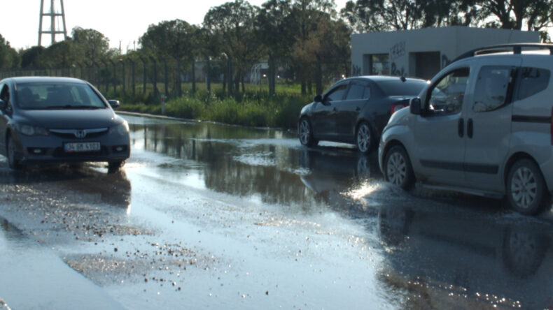 Balıkesir'deki sağanak hayatı fel&ccedil; etti