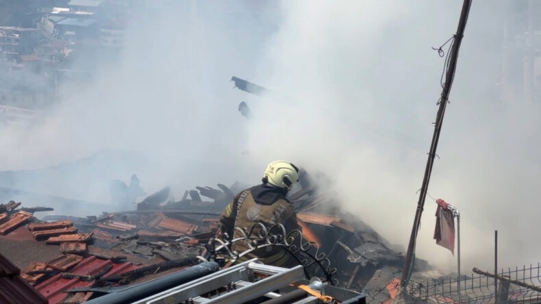 Balkondaki Semaver Bitişteki Gecekonduyu Yaktı